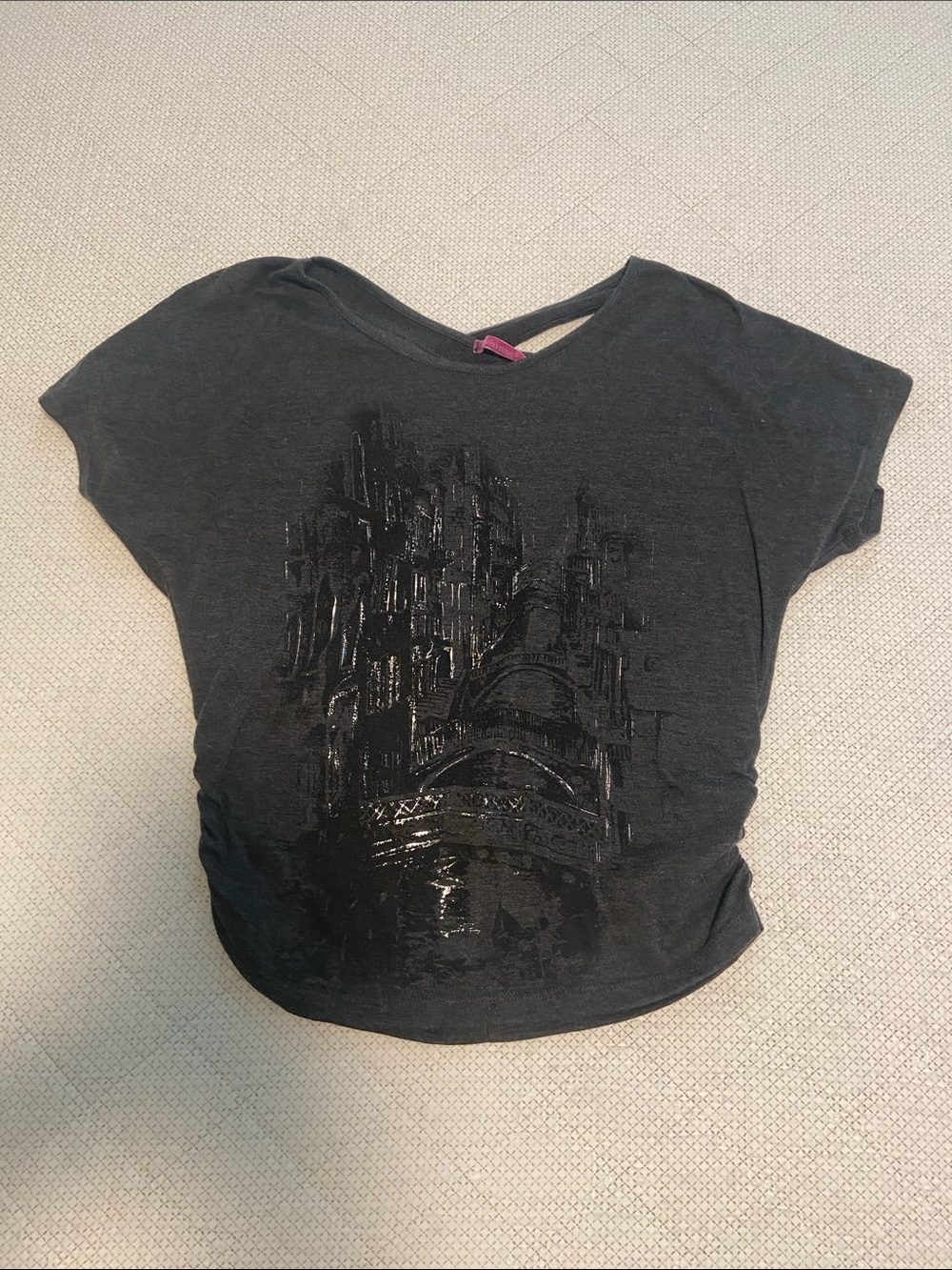 julie's closet Black Short Sleeve Graphic Crop Top